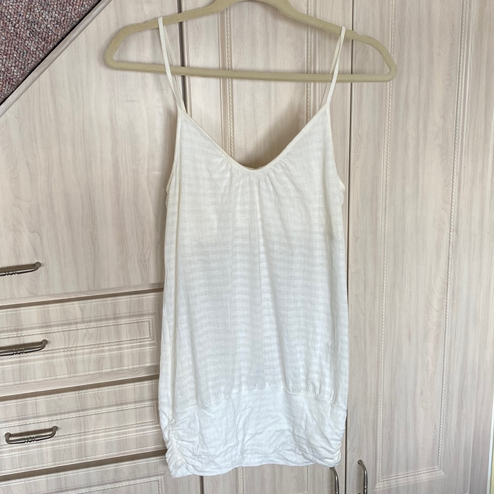 Gorgeous White Tank- Excellent Condition!